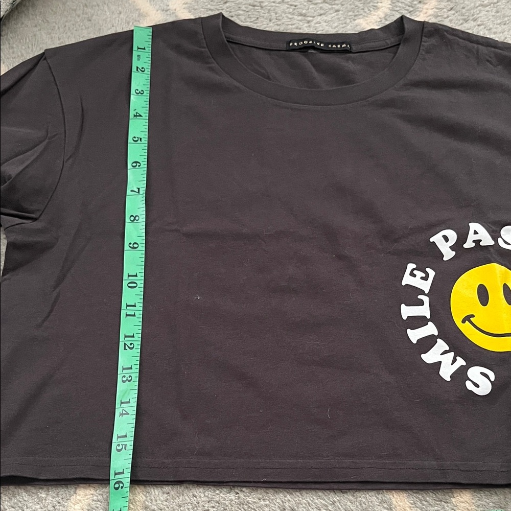 Pass It On Smiley Graphic Crop Tee - Black - Picture 3 of 5